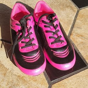 Pink kleats